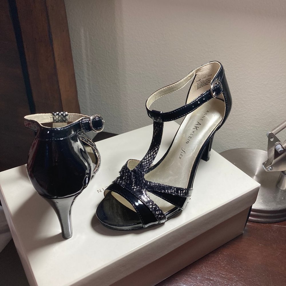 AK Anne Klein iflex Heels 6.5M Snakeskin Black